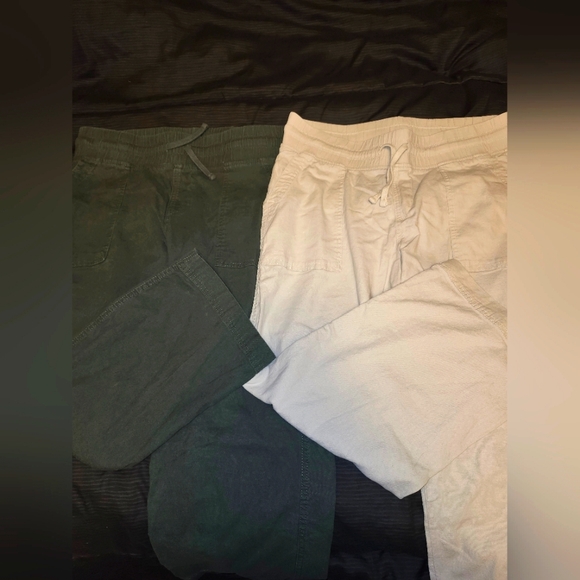 Denver Hayes Pants - DENVER HAYES 2 Pair Of Wide Leg Crop Capris, Size L, EUC, Green and Beige
